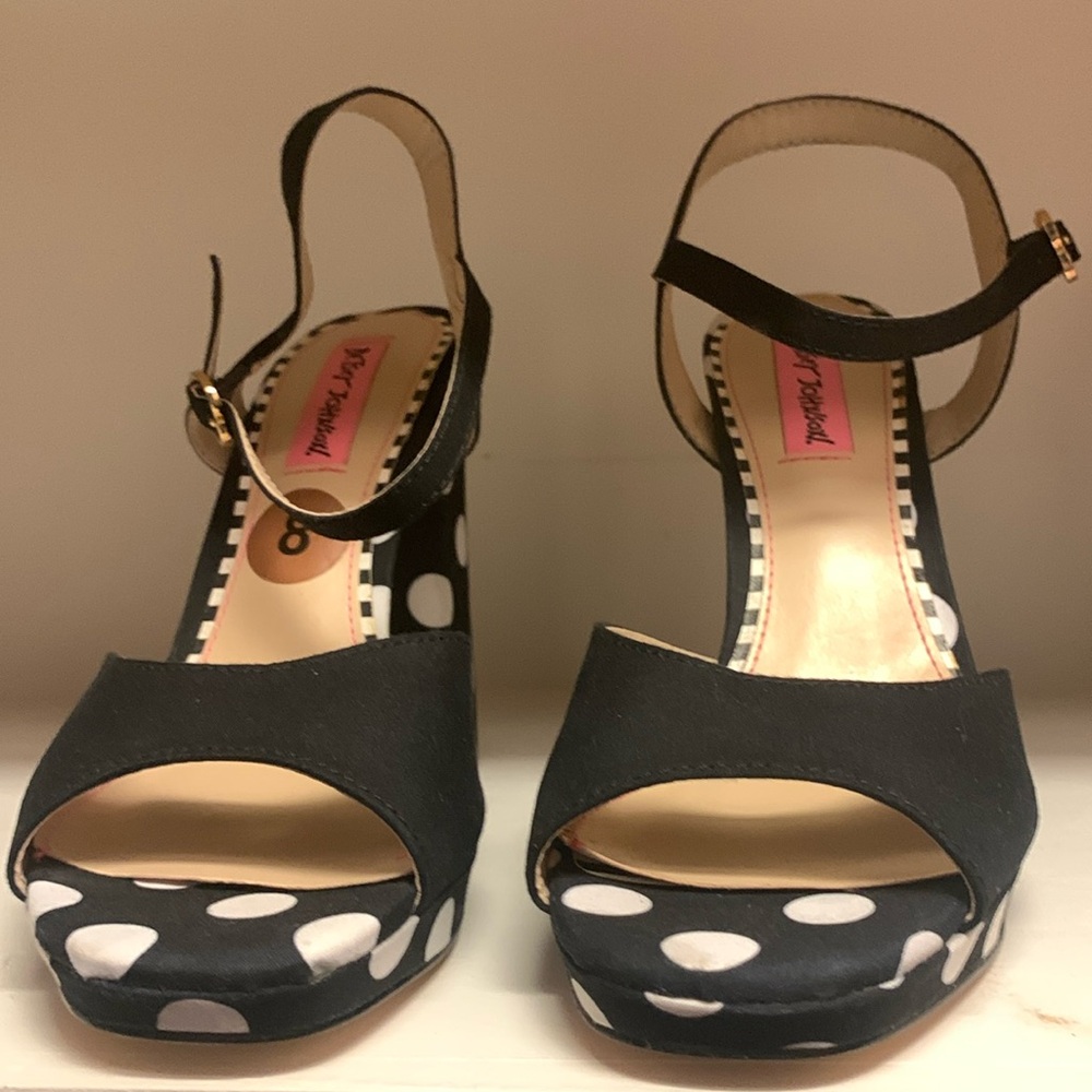 BETSEY Johnson Heels Size 8 polka dots isla 5” heel